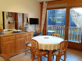 Appartement rénové 3 pièces avec garage - La Joue du Loup - FR-1-504-158